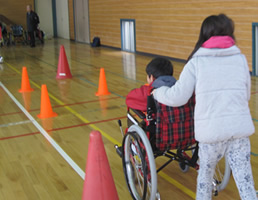 安中小学校 車椅子体験4