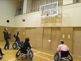 障がい者スポーツ体験・ボランティア講座「色んな車椅子に触れてみよう」-4