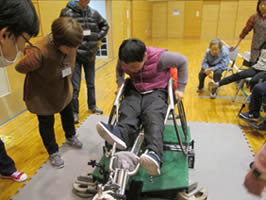 障がい者スポーツ体験・ボランティア講座「色んな車椅子に触れてみよう」-6