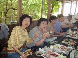 バーベキューハウスで昼食