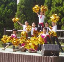 「ブルーキャナリー」のバトントワリング