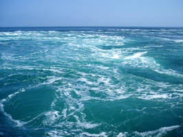 鳴門海峡の渦潮
