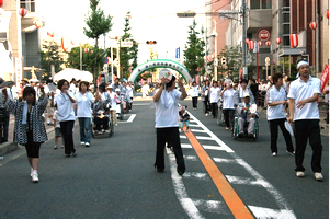 踊りの練習の成果を発揮