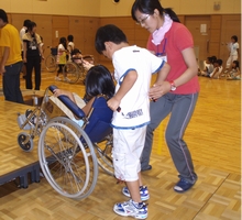 車椅子で段差体験