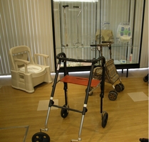 介護用品展示・歩行器