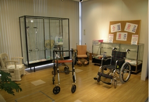 介護用品展示・全景