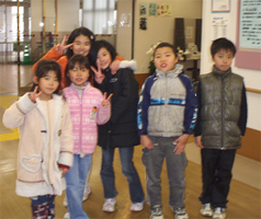 体験に来た子供たちの集合写真