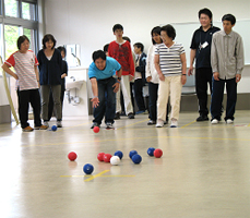 ボールを投げている様子1