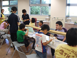 流しそうめんをしている様子１