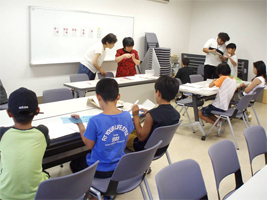 点字を勉強する様子1