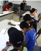 点字を勉強する様子2