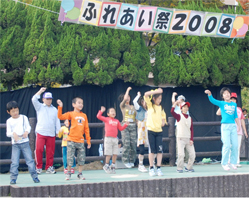 ステージで踊る様子1