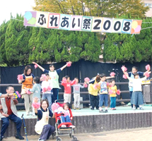 ステージで踊る様子2