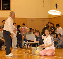見事なフリスビー飛ばし