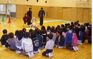 白杖体験に集まったパレットクラブのみなさん