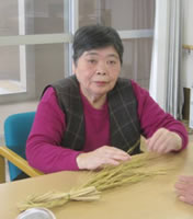しめ縄リース作りの様子3