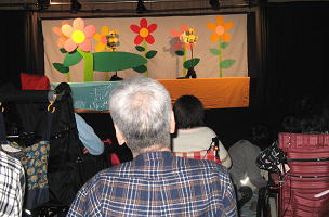 クリスマス会人形劇の様子1