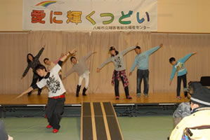 愛に輝くつどい 舞台1