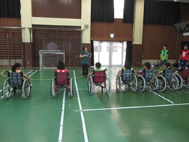 桂青少年会館 車いすハンドボール2