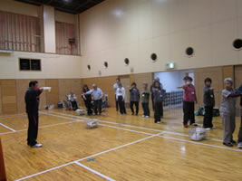 障がい児者スポーツ体験講習会・ボランティア講習会「卓球バレー」4