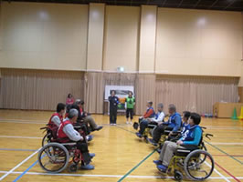 障がい児者スポーツ体験・ボランティア講座(車椅子ハンドボール)3