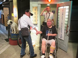 3階デイサービス遠足 梅田スカイビル方面2