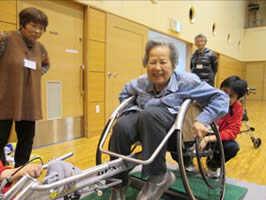 障がい者スポーツ体験・ボランティア講座「色んな車椅子に触れてみよう」-5