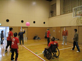 パラスポーツ体験「ふうせんバレー」-4