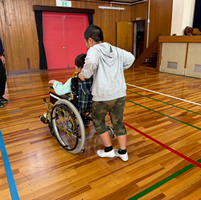 北山本小学校車いす体験-2